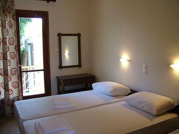 George'S Apartment Agia Marina  Экстерьер фото